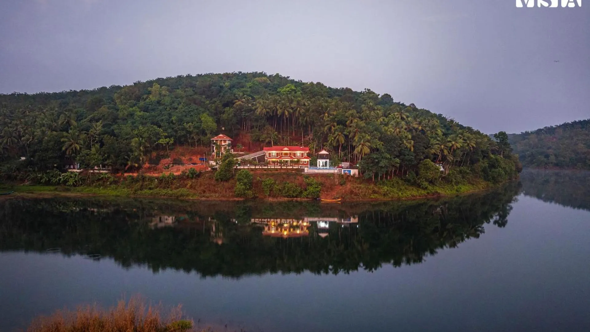 Stayvista At Lagoons Villa With Lawn, Pool, Wifi Kozhikode