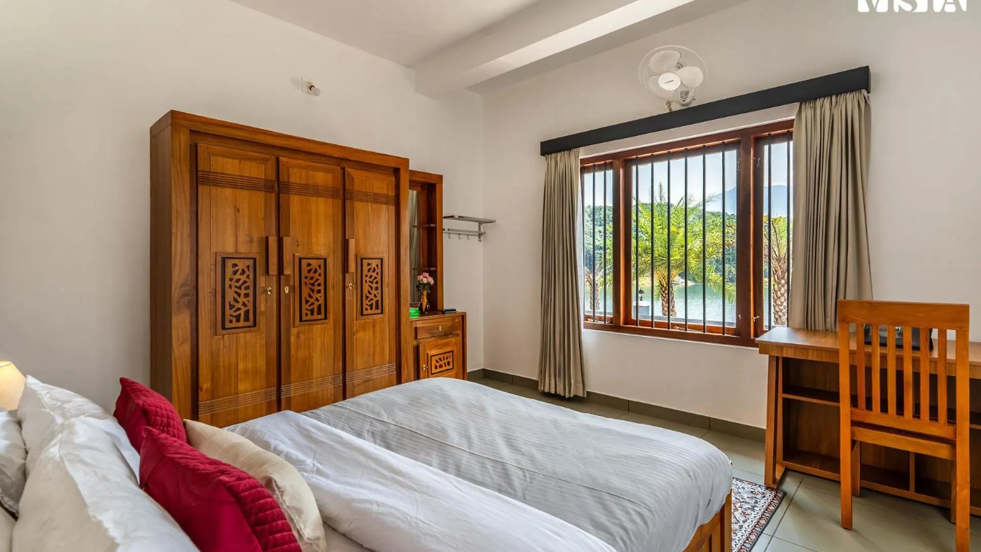 Stayvista At Lagoons Villa With Lawn, Pool, Wifi Kozhikode