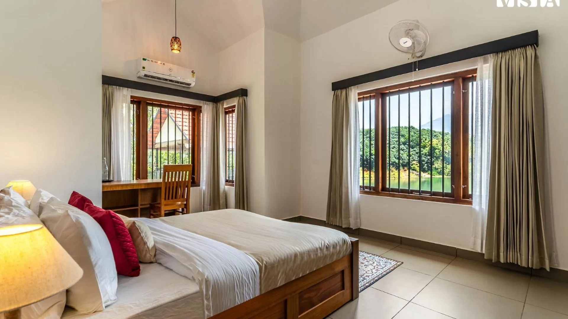 Stayvista At Lagoons Villa With Lawn, Pool, Wifi Kozhikode